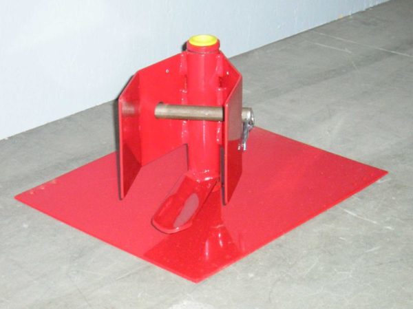 Spider's steel roof anchor, showing the reusable screw-down plate and 360 degrees of swivel.